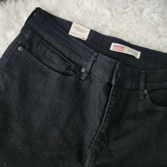 Levi's Black Mid Rise Skinny Jeans. Size 12 Short. New. - Picture 2 of 9